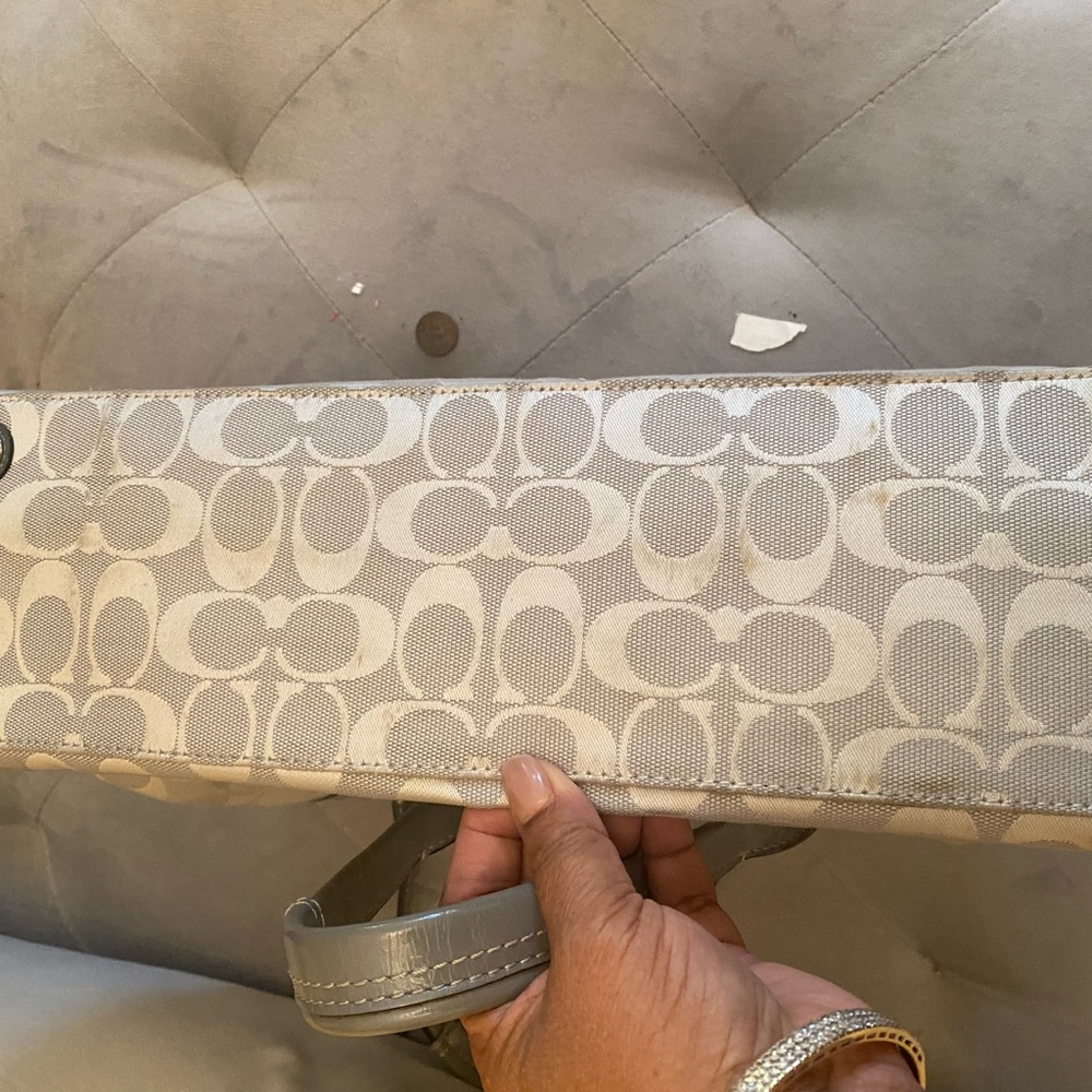 JUST REDUCED $$ Beautiful gray authentic Coach handbag - Picture 4 of 7